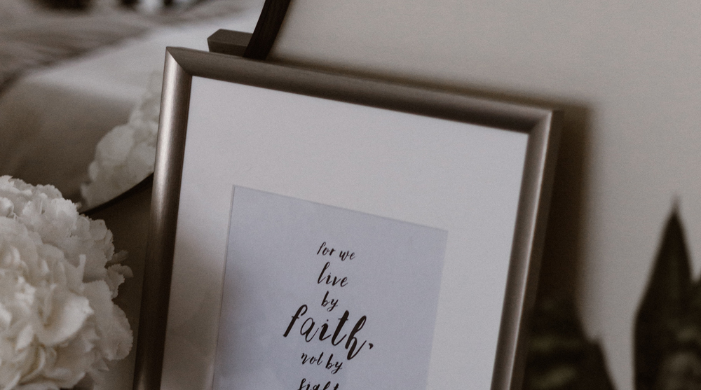 How to mount a picture